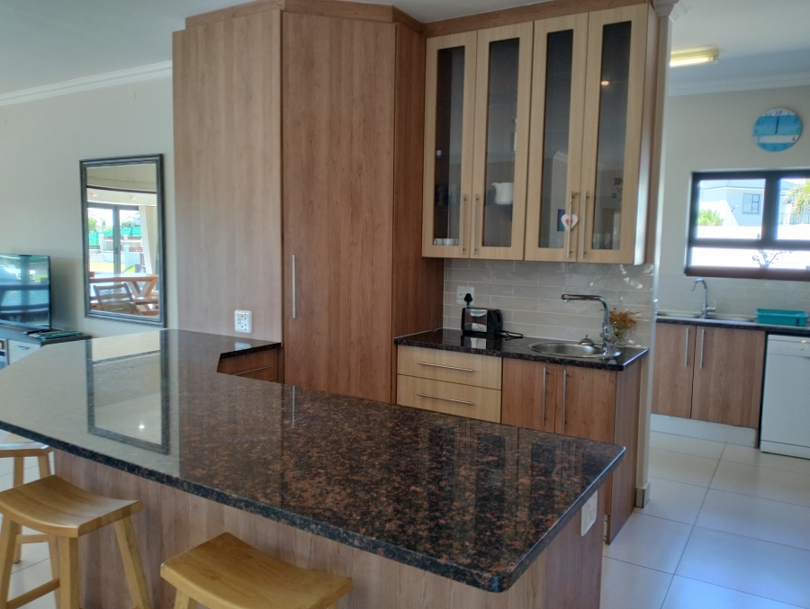 To Let 3 Bedroom Property for Rent in Marina Martinique Eastern Cape